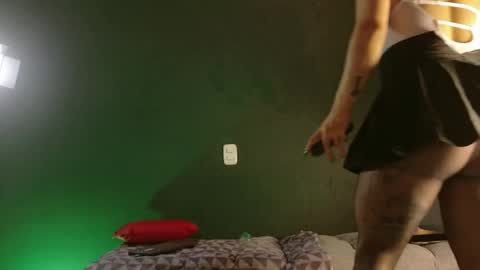 Sara Herrera online show from April 19, 2026, 1:05 am