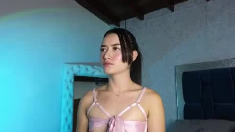 Sara W online show from December 5, 2024, 1:06 pm