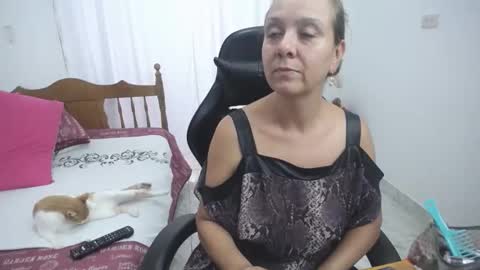 Snapshot of saray1221 chatting on April 30, 2026, 8:04 pm saray1221 online show from April 30, 2026, 8:04 pm