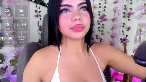 Snapshot of saray__jones chatting on July 15, 2026, 6:35 pm saray__jones online show from July 15, 2026, 6:35 pm