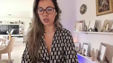 sarha online show from February 11, 2025, 3:29 pm