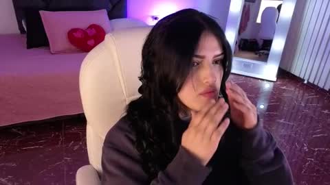 Sari  online show from September 21, 2025, 11:34 am