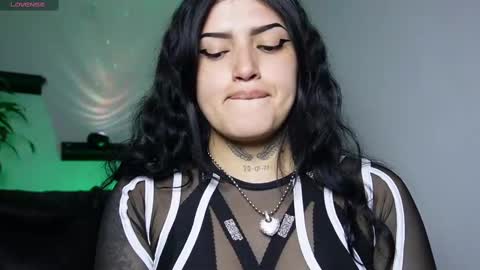 Sari  online show from September 29, 2025, 9:19 pm