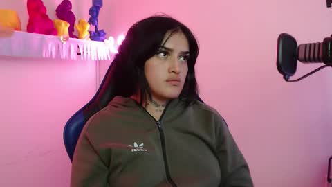 Sari  online show from October 7, 2025, 10:01 am