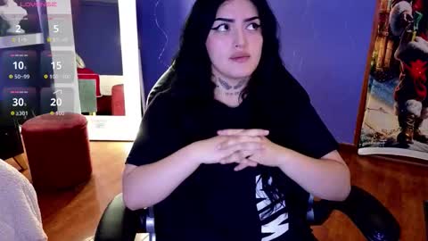 Sari  online show from November 23, 2025, 8:52 pm