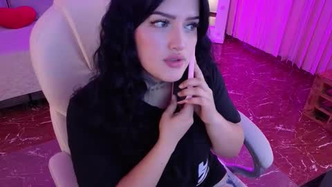 Sari  online show from January 5, 2026, 8:12 pm