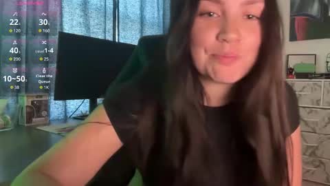 Snapshot of sariaaahh chatting on November 21, 2025, 6:06 pm sariaaahh online show from November 21, 2025, 6:06 pm