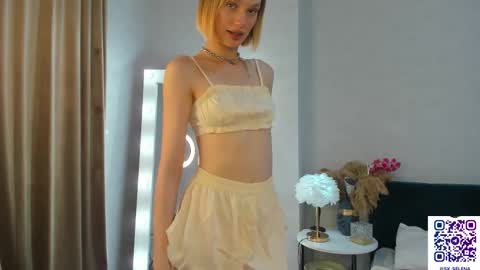 Your Selena 3 online show from September 13, 2025, 2:33 am