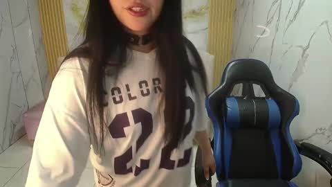 Sara  online show from April 20, 2026, 8:32 pm