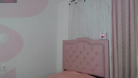 sasha_bigboobs_ online show from April 22, 2026, 8:43 pm