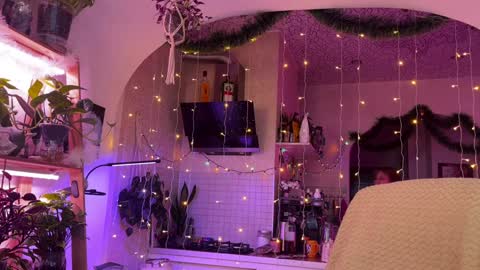 Alexandra Sasha in short online show from January 4, 2025, 7:13 am