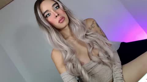 Tiffanie online show from February 9, 2026, 9:35 am