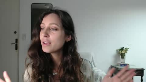 Lilah online show from December 3, 2025, 1:20 pm