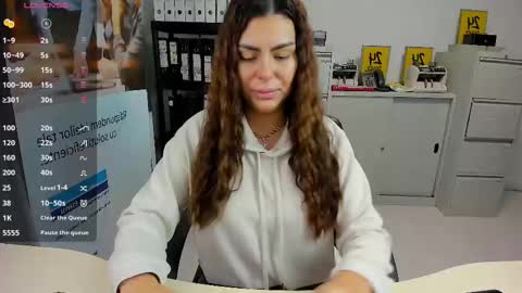 sassytiff online show from February 15, 2025, 11:17 am