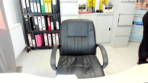 sassytiff online show from September 23, 2025, 10:29 am