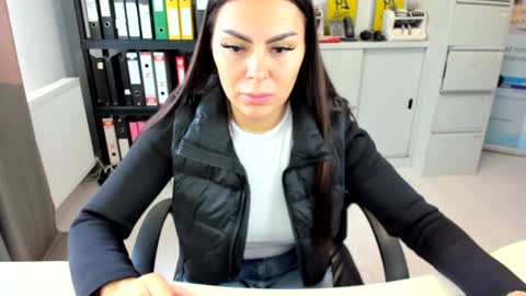 sassytiff online show from September 30, 2025, 11:15 am