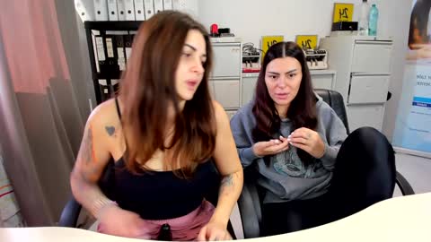 sassytiff online show from October 20, 2025, 1:22 pm