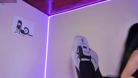    im expecting 300 thumbs up on my altar online show from January 6, 2025, 9:43 pm