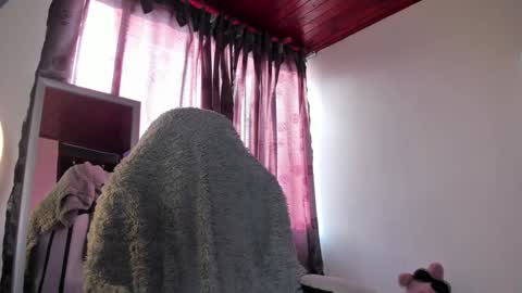    im expecting 300 thumbs up on my altar online show from February 8, 2025, 9:57 pm