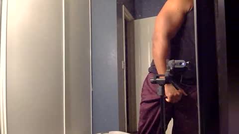 satisfaction01 online show from November 27, 2025, 1:35 pm