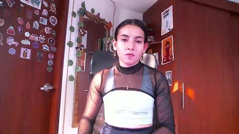 Snapshot of saucy_zaren chatting on December 2, 2024, 9:17 pm Zaren online show from December 2, 2024, 9:17 pm