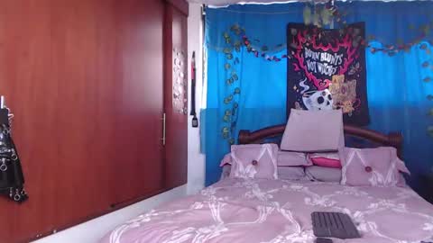Snapshot of saucy_zaren chatting on March 7, 2025, 3:49 pm Zaren online show from March 7, 2025, 3:49 pm
