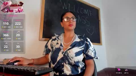 Savanna  online show from November 28, 2025, 11:57 am