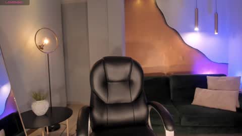 S a v a n n a h  online show from March 12, 2025, 3:18 pm