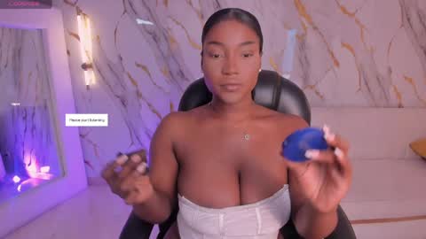 Snapshot of savannahstorm_ chatting on April 30, 2026, 12:11 pm S a v a n n a h online show from April 30, 2026, 12:11 pm