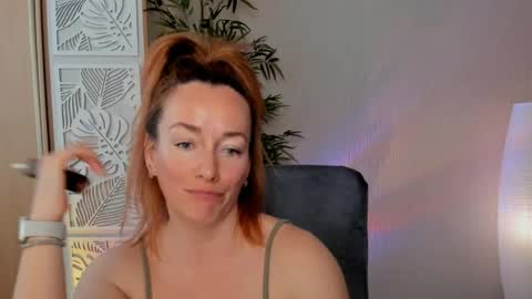 Snapshot of save_the_qween chatting on May 6, 2026, 7:35 am save the qween online show from May 6, 2026, 7:35 am