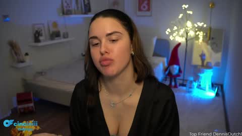 Snapshot of savvage_play chatting on December 10, 2024, 7:43 pm Naomi online show from December 10, 2024, 7:43 pm