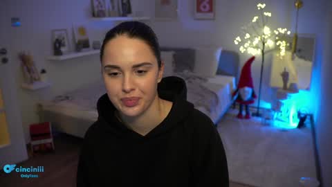 Snapshot of savvage_play chatting on December 11, 2024, 10:49 pm Naomi online show from December 11, 2024, 10:49 pm