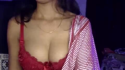 Snapshot of saxee_love chatting on May 13, 2026, 5:32 pm saxee online show from May 13, 2026, 5:32 pm
