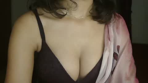 Snapshot of saxee_love chatting on August 5, 2026, 1:36 pm saxee online show from August 5, 2026, 1:36 pm