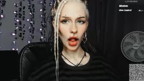 Snapshot of say_mary chatting on July 20, 2026, 4:09 pm pronoun she. name Mary. age 21. online show from July 20, 2026, 4:09 pm