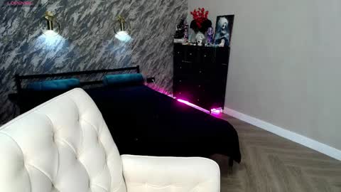 Anges online show from April 21, 2026, 2:51 am