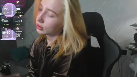 Kira  GMT 7 Mon Thu-Sun  0800am-0200pm  online show from December 16, 2025, 1:21 am