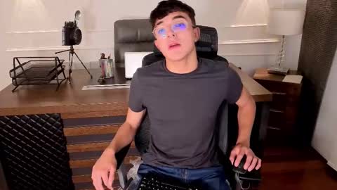 Sayron online show from November 13, 2025, 8:19 pm