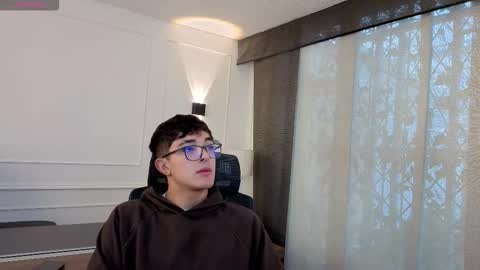 Sayron online show from November 18, 2025, 11:58 am