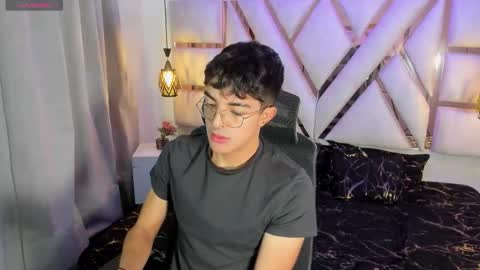 Sayron online show from November 19, 2025, 11:43 am