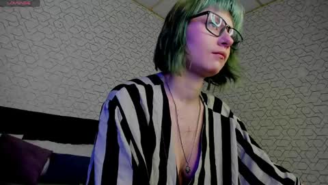 Snapshot of scarle_whisper chatting on May 12, 2026, 9:17 am Emmy online show from May 12, 2026, 9:17 am