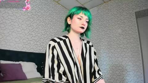Snapshot of scarle_whisper chatting on May 18, 2026, 9:26 am Emmy online show from May 18, 2026, 9:26 am