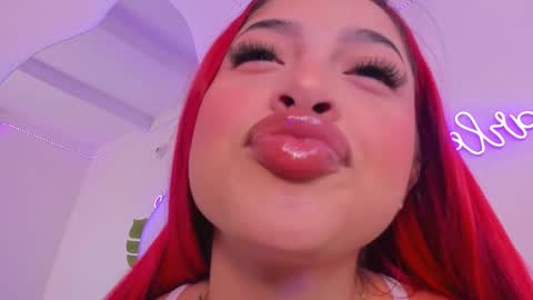 Snapshot of scarleett_jones chatting on September 10, 2025, 10:32 pm scarleett jones online show from September 10, 2025, 10:32 pm
