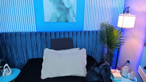 Scarlet Edwars online show from January 14, 2025, 11:42 am