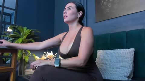 Scarlet Edwars online show from September 10, 2025, 8:53 pm