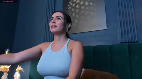 Scarlet Edwars online show from September 13, 2025, 6:29 pm