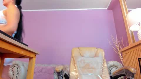 Scarlet Edwars online show from September 17, 2025, 6:42 pm