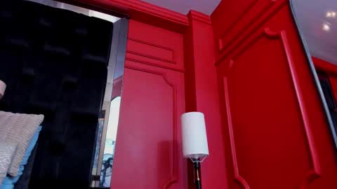 Scarlet Edwars online show from September 22, 2025, 6:32 pm