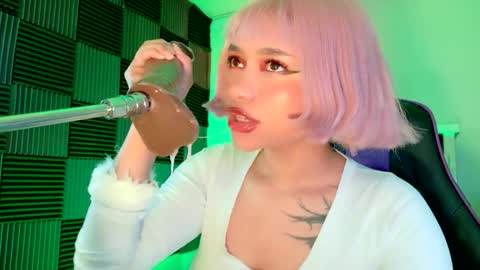 scarlet_gold online show from October 15, 2025, 3:06 am