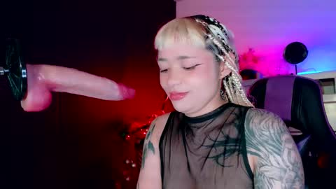 scarlet_gold online show from January 16, 2026, 3:43 am